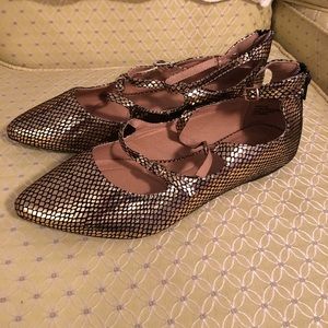Strappy Gold And Black Lane Bryant 9 wide flats